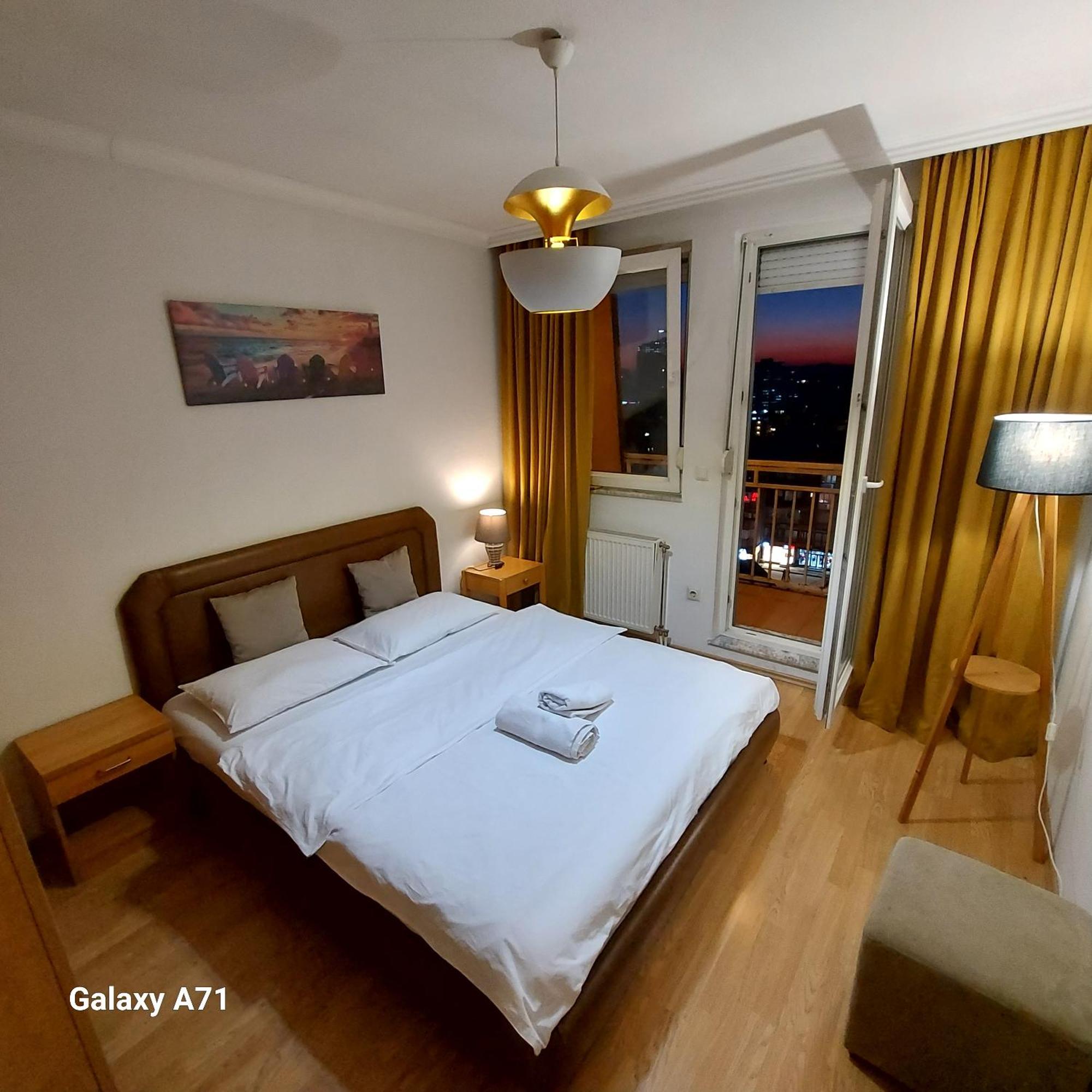 Gorgeous Apartment With City View In The City Center Пристина Екстериор снимка